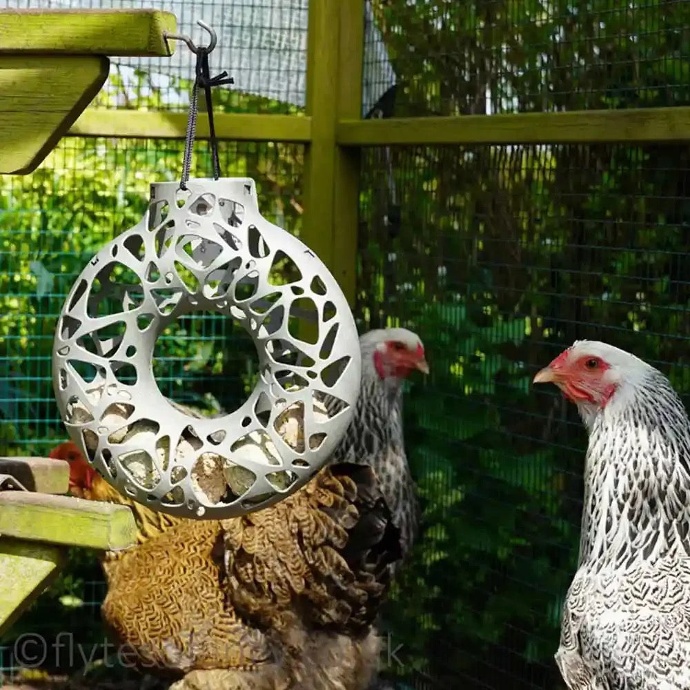 Yara ball feeder